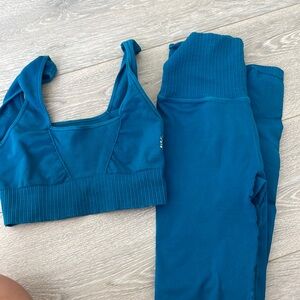 FP MOVEMENT GOOD KARMA SET (xs/s)